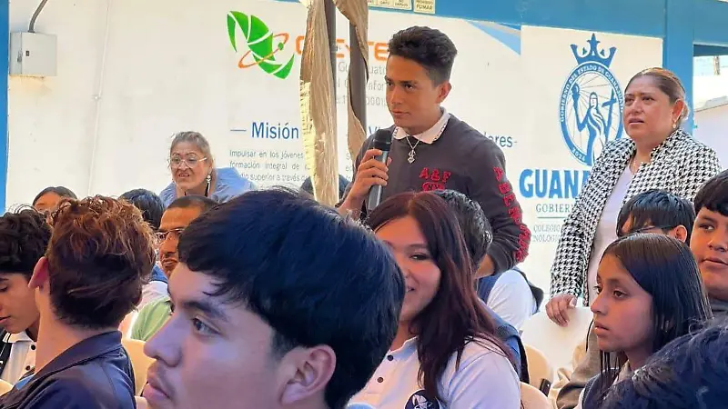 os alumnos participaron en una sesión de preguntas y respuestas con los encargados de cada actividad.